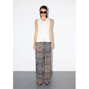 NIKA KNIT TOP OFF WHITE